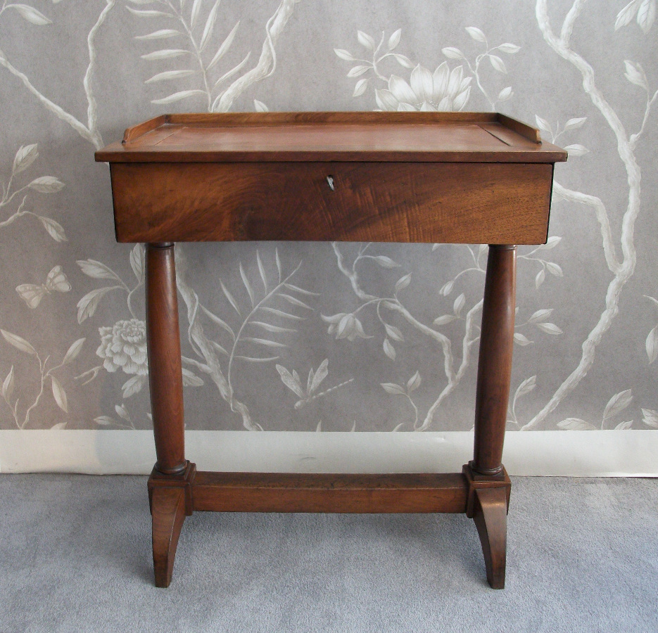 Italian small writing table